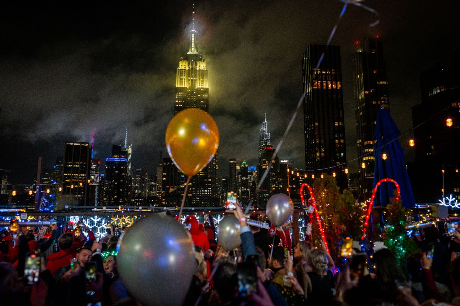 a new years eve rooftop party in new york