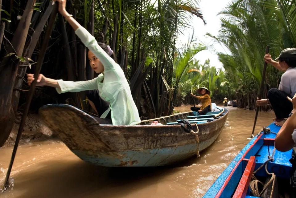 The Mekong Delta in Vietnam is essential to transportation, food and culture. <a href="https://www.gettyimages.com/detail/news-photo/woman-on-a-rowing-boat-on-mekong-river-near-my-tho-village-news-photo/849862626" rel="nofollow noopener" target="_blank" data-ylk="slk:Sergi Reboredo/VW PICS/Universal Images Group via Getty Images;elm:context_link;itc:0" class="link ">Sergi Reboredo/VW PICS/Universal Images Group via Getty Images</a>