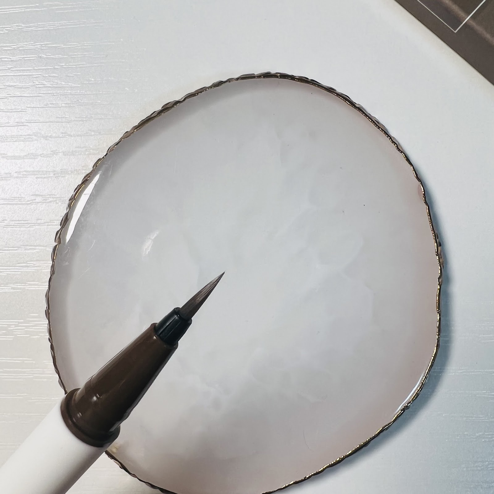 エチュードシェーディングライナー（ナチュラルライトブラウン）のペンの太さの写真