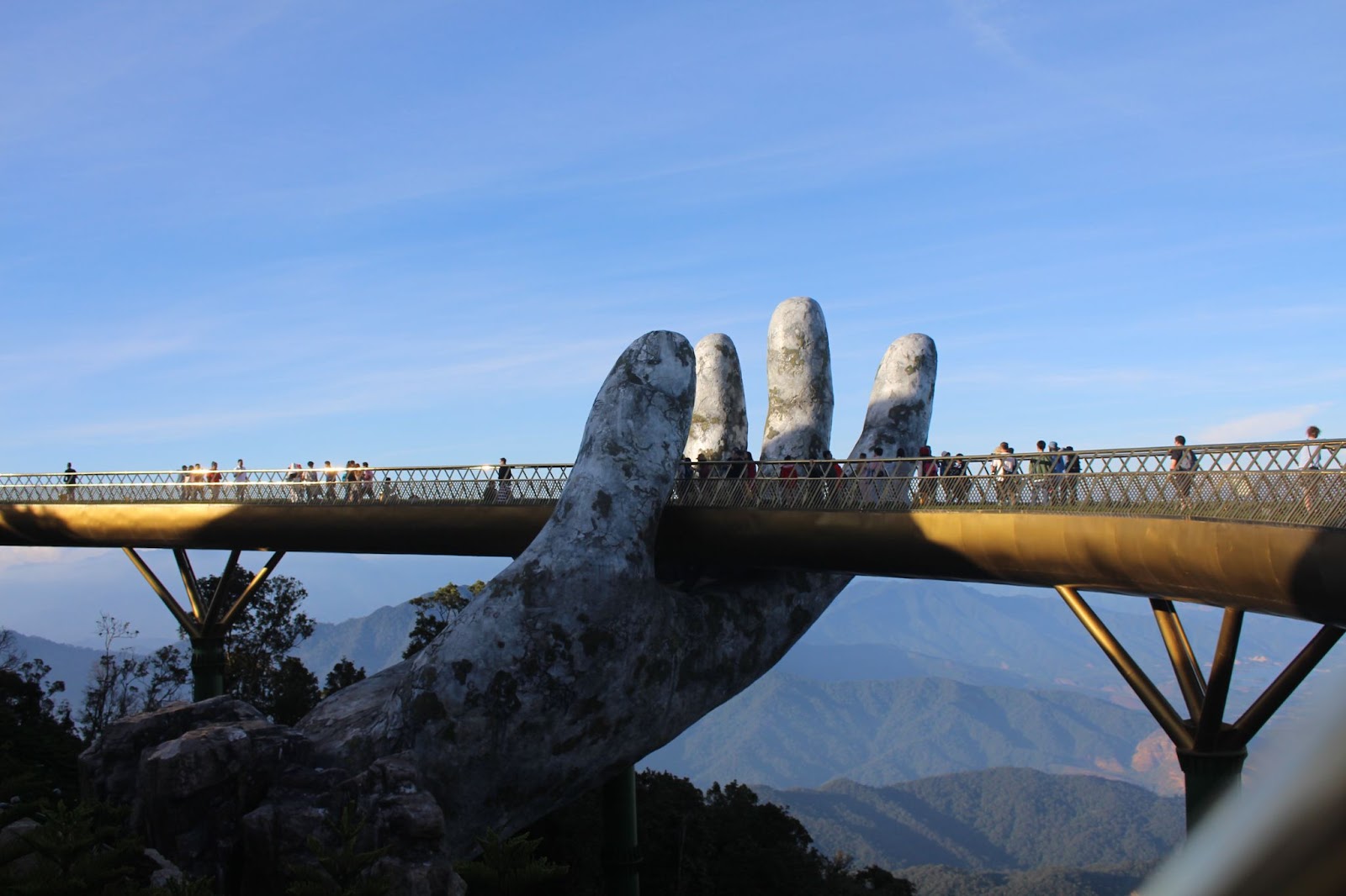 Golden Hand Bridge Ba Na Hills Da Nang