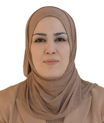 A person wearing a brown head scarf

Description automatically generated