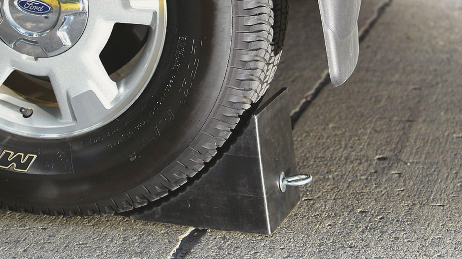 Place Tire Stoppers/Wheel Chocks on Wheels