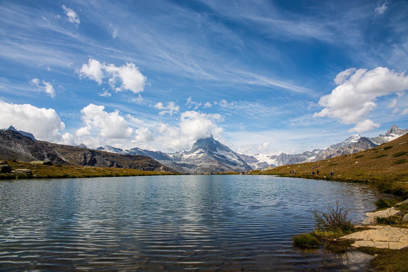 A lake surrounded by mountains

Description automatically generated