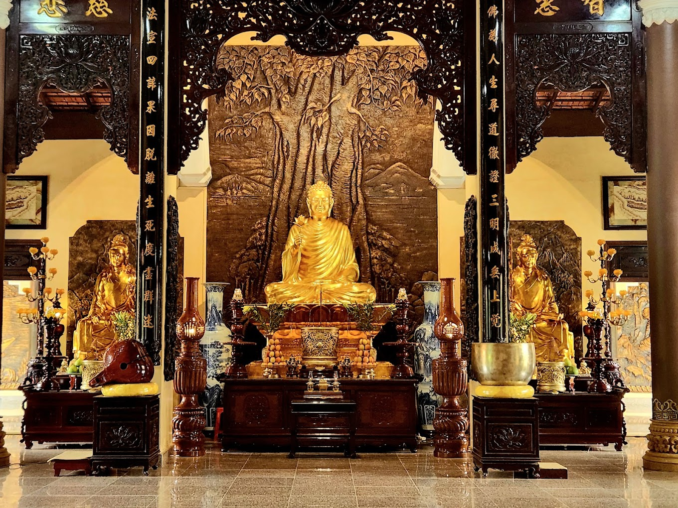 Tượng Đức Bổn sư Thích Ca khổng lồ tại Thiền Viện Thường Chiếu