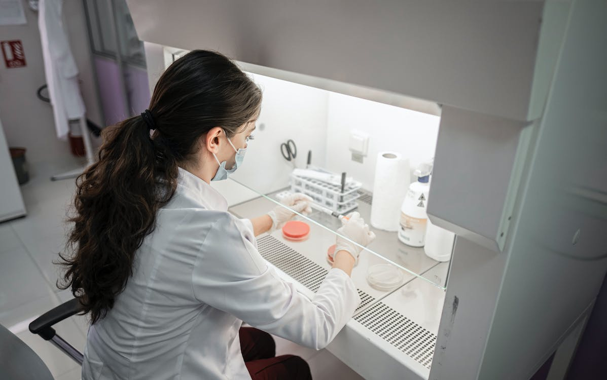 woman in white long sleeve shirt in laboratory