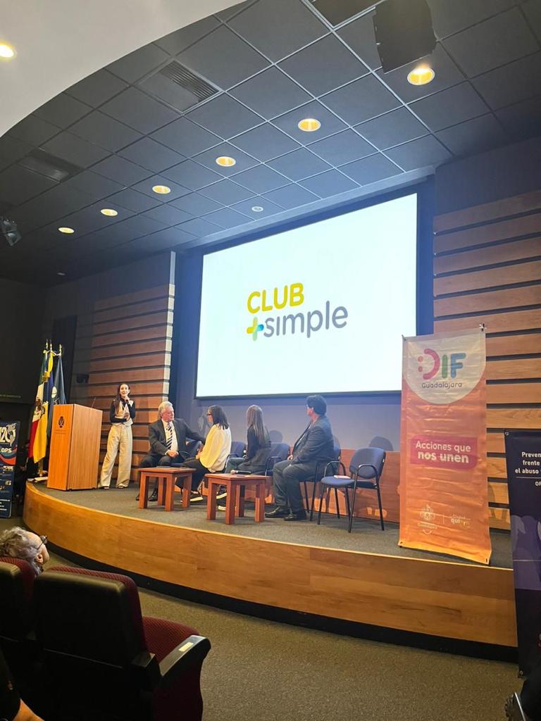 Camila Varela, Directora General de Ciudad Amigable para Personas Mayores del Gobierno de la Ciudad de Buenos Aires presentó la exitosa App durante un simposio en la ciudad de Guadalajara, Jalisco, México.