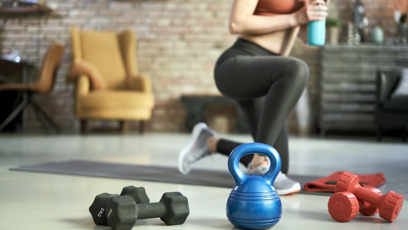 woman in the gym using habit stacking