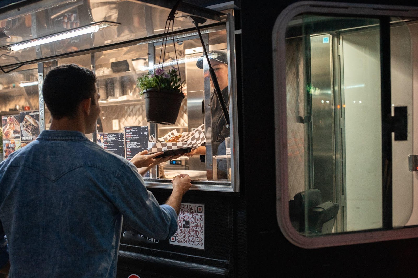 people getting food from a food truck event in nashville