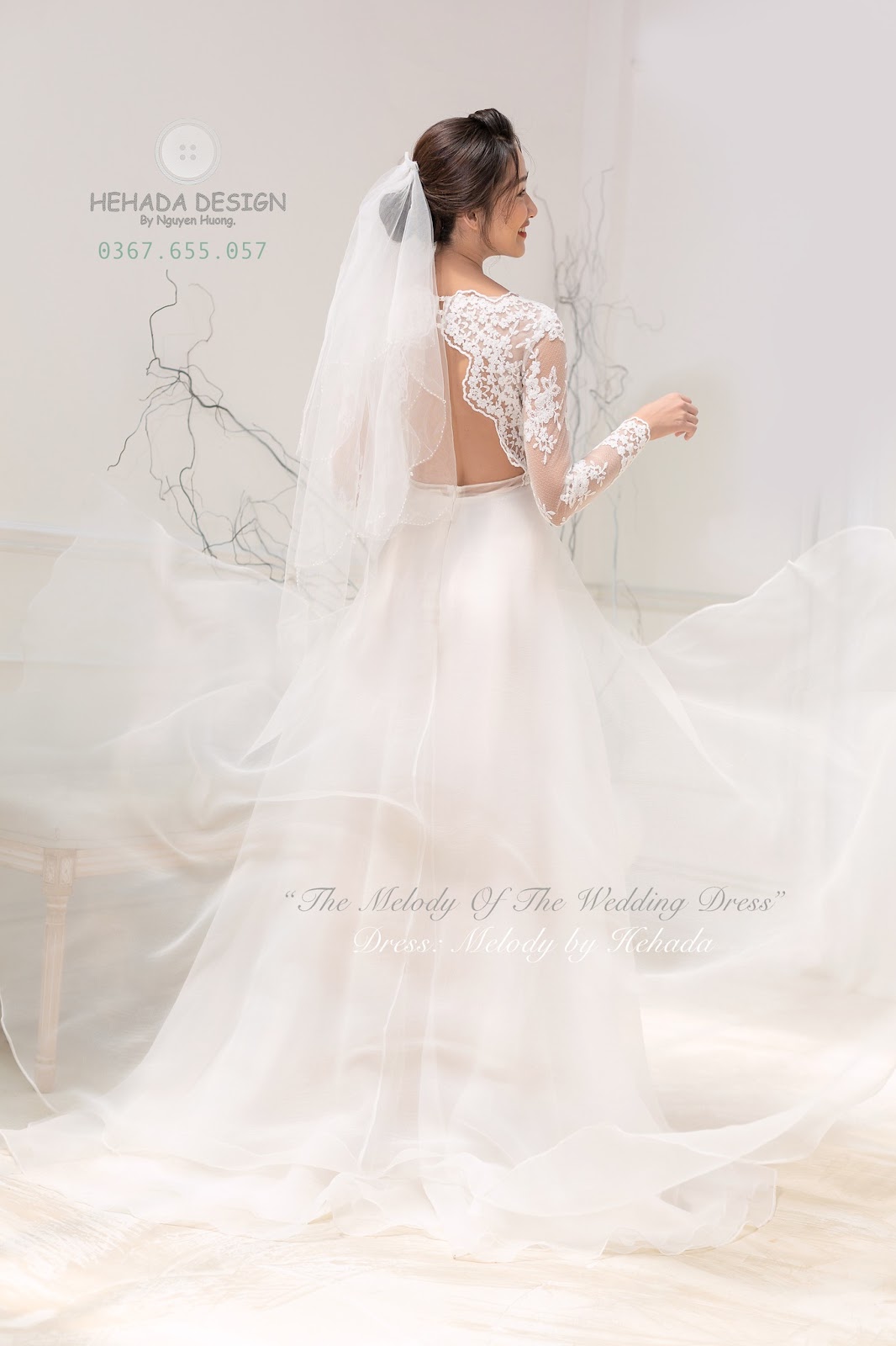 Form dáng phía sau váy Melody Dress