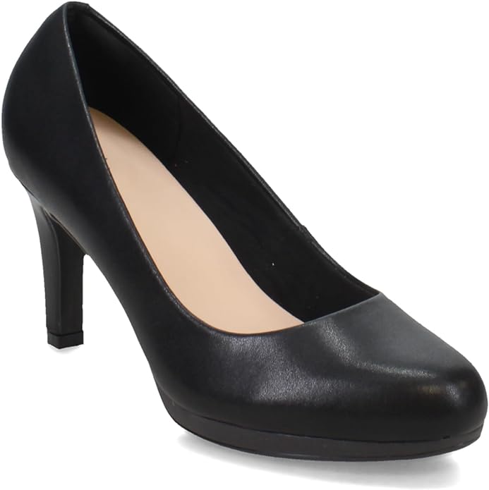 Black round toe pump