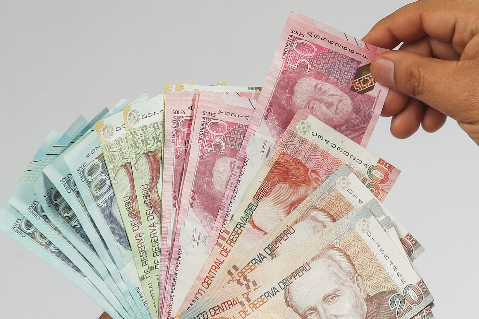 El pago de la gratificación ayuda a las familias a enfrentar los gastos de Navidad. ANDINA/Ricardo Cuba