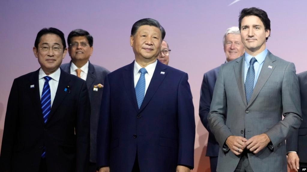 Thủ tướng Nhật Bản Fumio Kishida, Chủ tịch Trung Quốc Tâp Cận Bình và Thủ tướng Canada Justin Trudeau (từ trái sang phải) tại hội nghị APEC ở San Francisco, Mỹ, 16/11/2023.