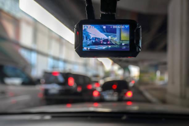 https://media.istockphoto.com/id/1080335414/photo/dash-camera-or-car-video-recorder-in-vehicle-on-the-way.jpg?b=1&s=612x612&w=0&k=20&c=OcUU5Uv2kjQZR2DPHd18-hWA8XzwE2vPZurbe8QK7C8=