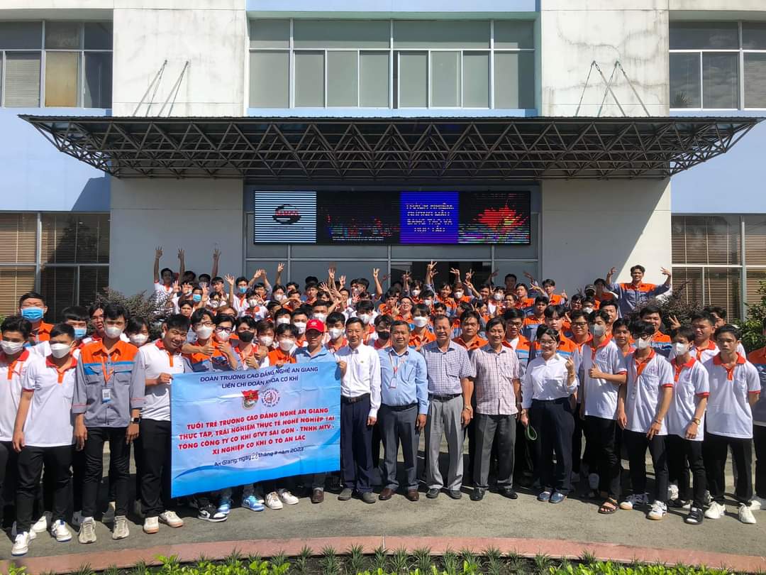 Sinh Viên Khoa Cơ Khí AGVC Tham Quan Nhà Máy Ô tô Củ Chi của Tổng Công Ty Cơ Khí GTVT Sài Gòn