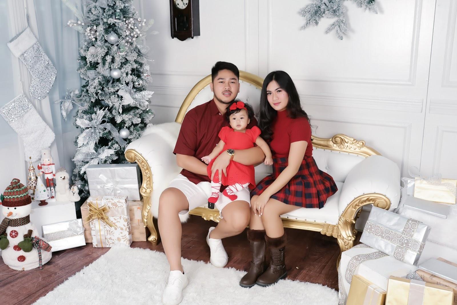 Family Christmas Photo Outfit Ideas tip: matching color is the key