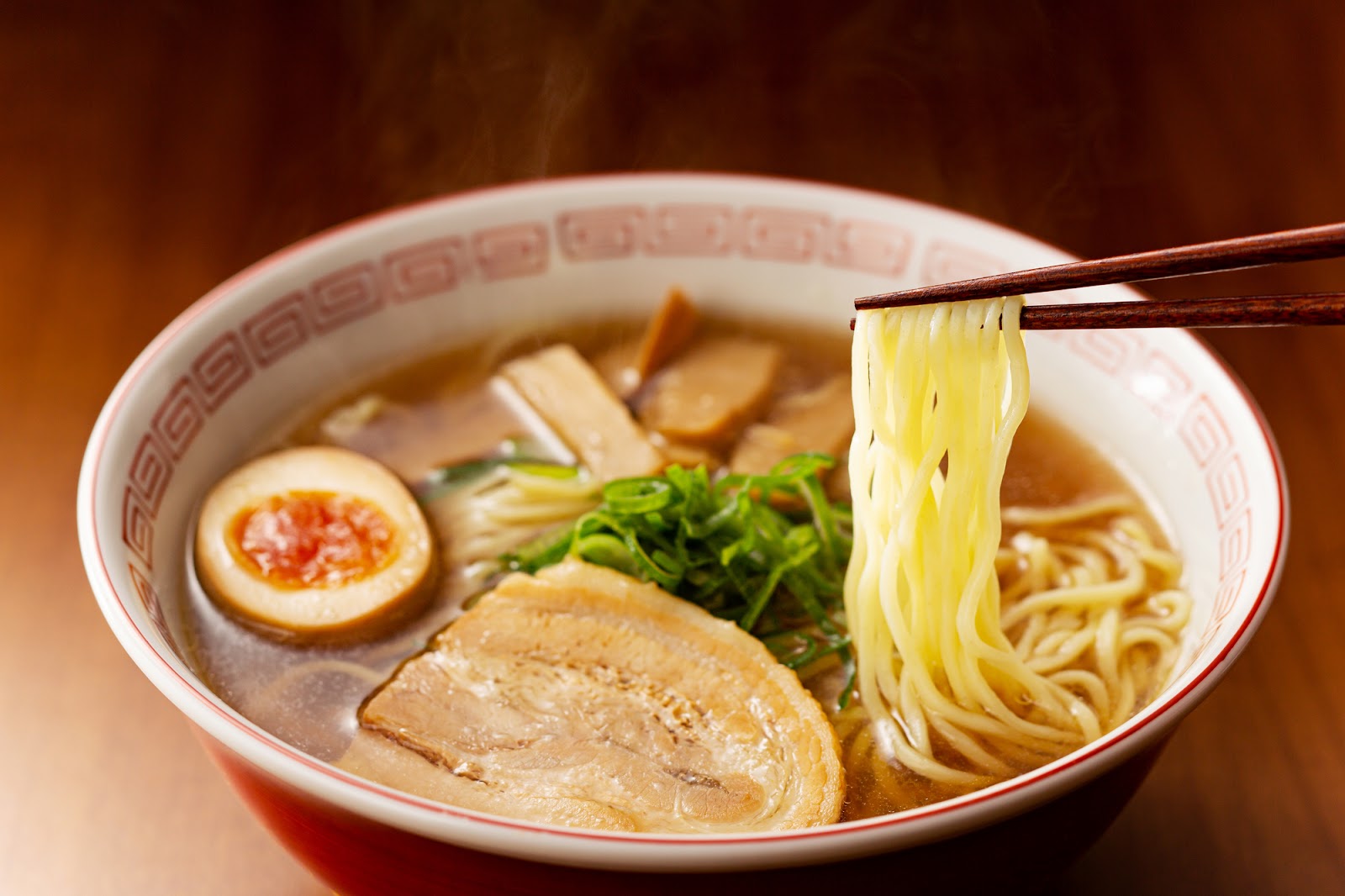 手作りスープを楽しめる「醤油ラーメン」