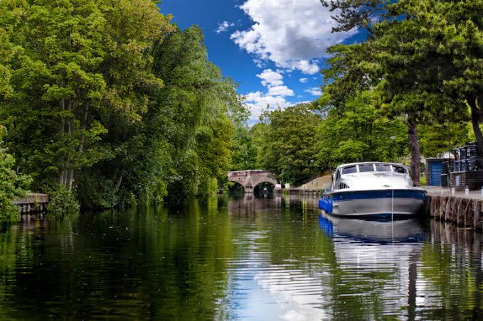 Planning your Norfolk luxury boat hire trip is never easy. We have the complete guide you need to follow