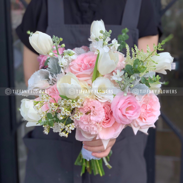 Mẫu hoa cưới cầm tay dáng ngắn tại Tiffany