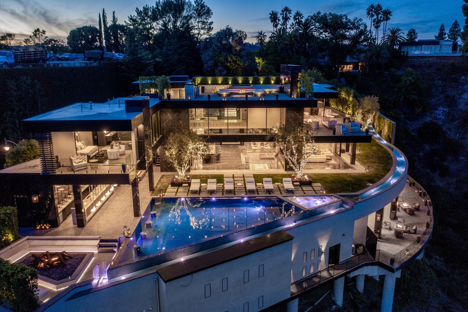 Luxe Passage Unveil Luxurys World