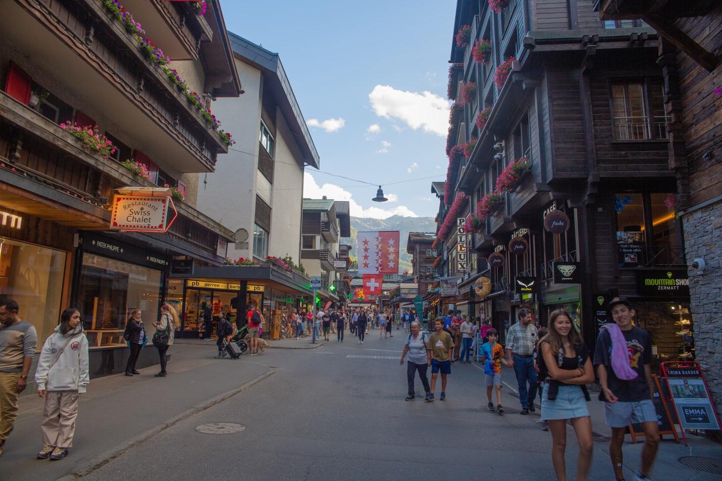 A street with people walking on it

Description automatically generated