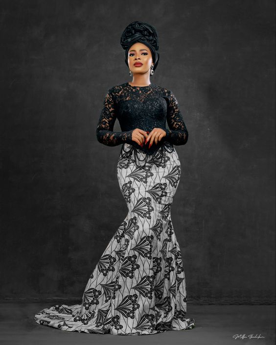 Picture of lady looking gorgeous in this Ankara ensemble