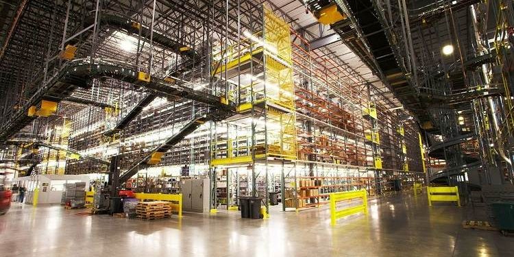 Trung tâm phân phối (Distribution Center) có vai trò gì trong lĩnh vực ecommerce?