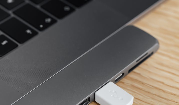 How To Charge Laptop Using Iphone 1