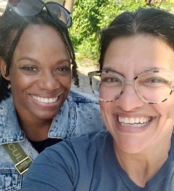 Rashida & Summer smiling together