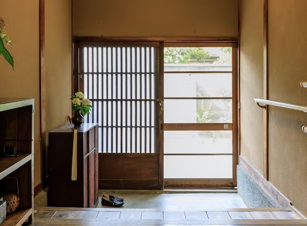 Genkan adalah sebuah area yang khas ada pada rumah khas Jepang