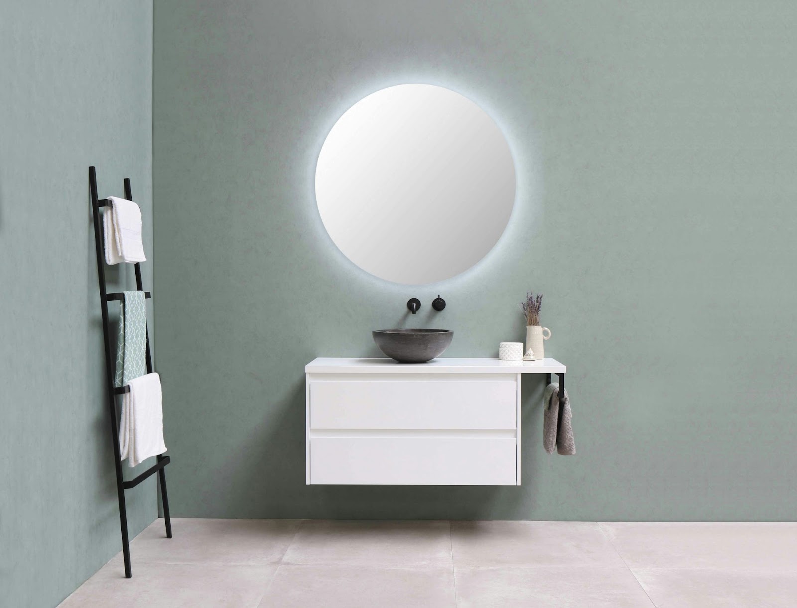 A round mirror in the bathroom