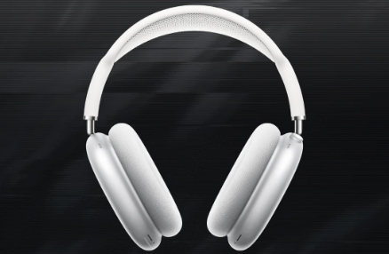 A close-up of a white headphones

Description automatically generated