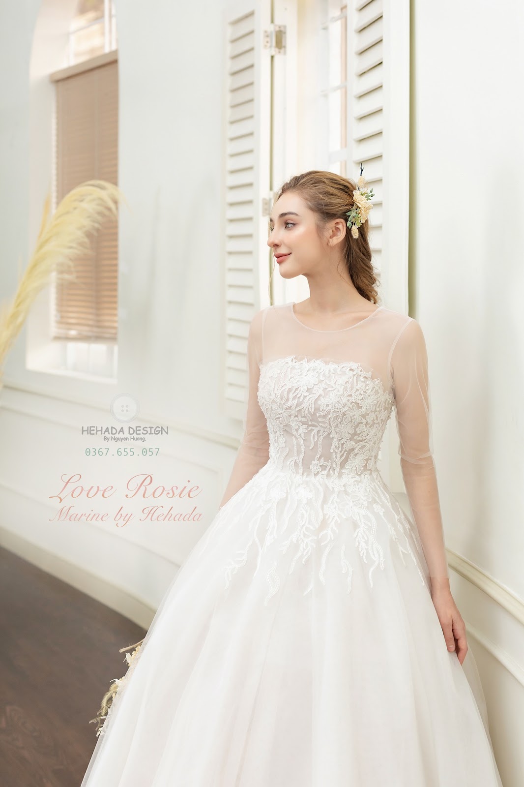 Nàng với váy cưới thiết kế Marine Dress