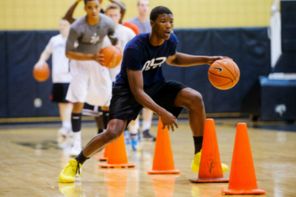 Latihan Dribblis Basket - Cone Dribbling