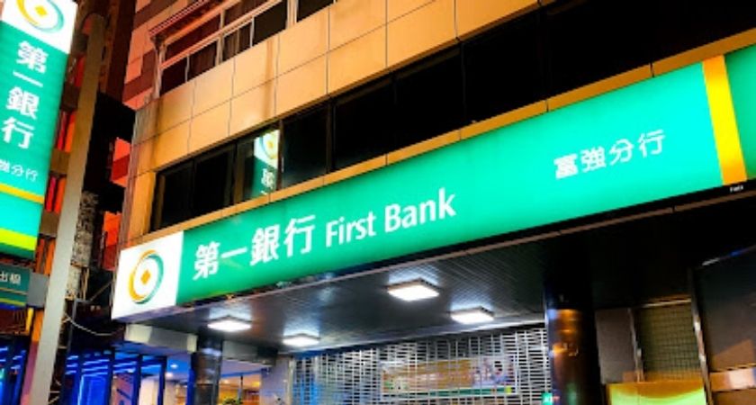 First commercial bank là ngân hàng nào? 