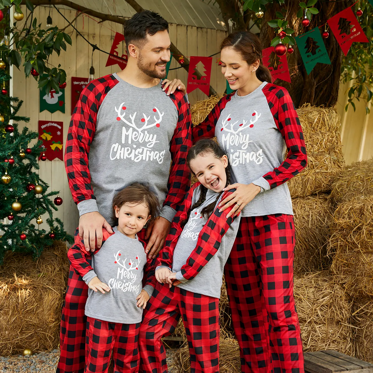 Matching family holiday online outfits