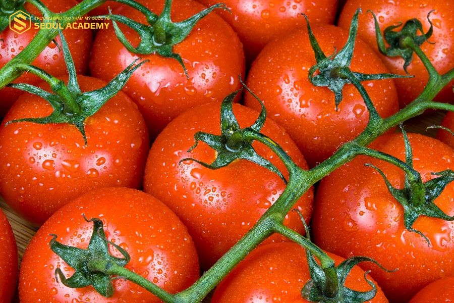 Cà chua chín có chức năng chống nắng cho da và duy trì vóc dáng cân đối