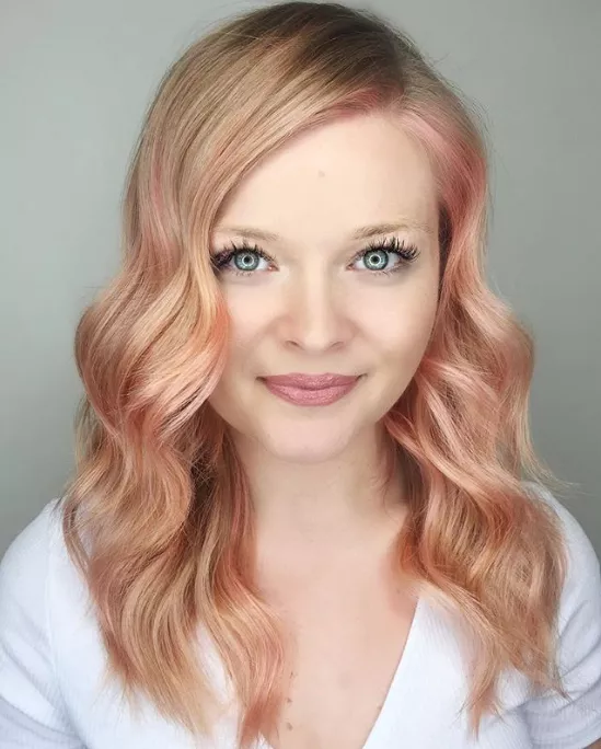 lady wearing peach hair dye idea