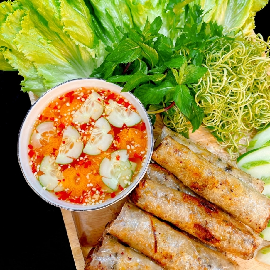 make Delicious Viet Spring Rolll Sauce