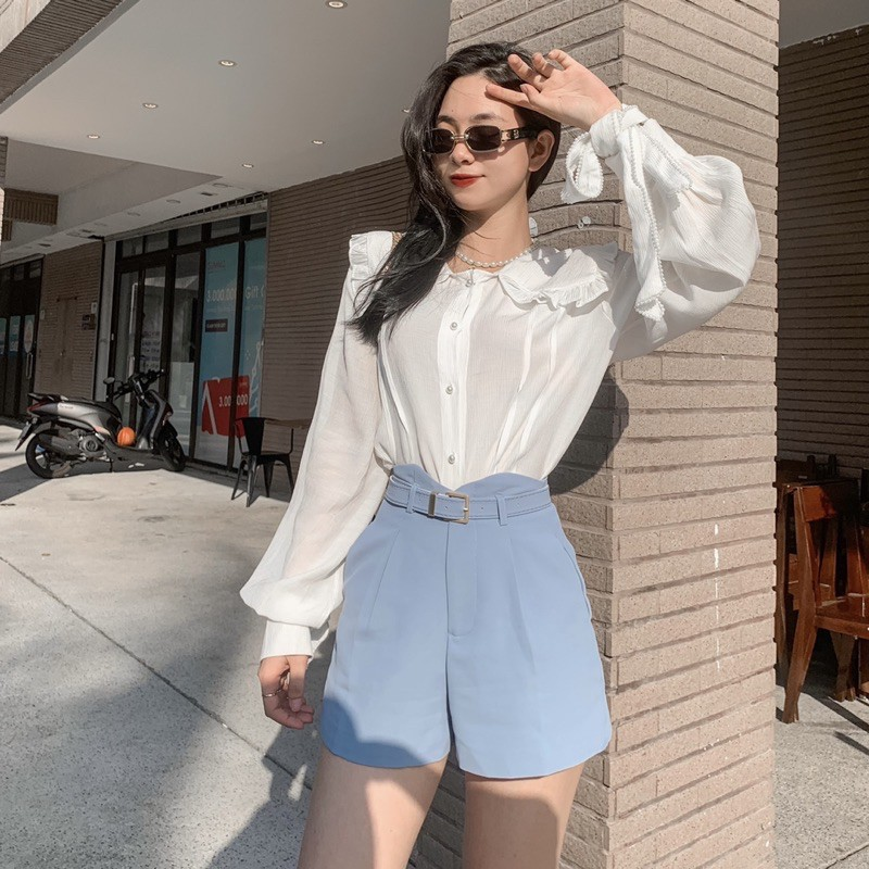 Áo sơ mi nữ dễ thương phối với quần shorts