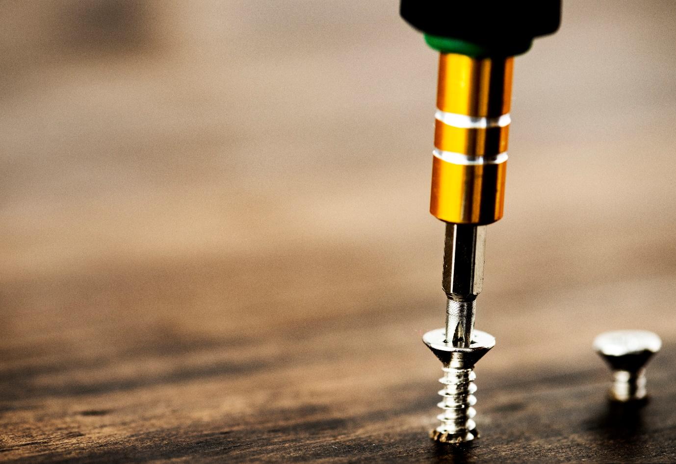 A close-up of a screwdriver

Description automatically generated