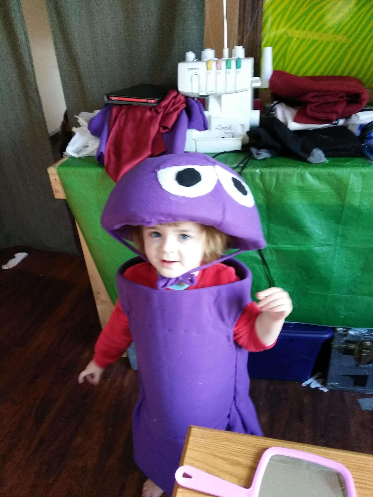 A child in a purple garment

Description automatically generated