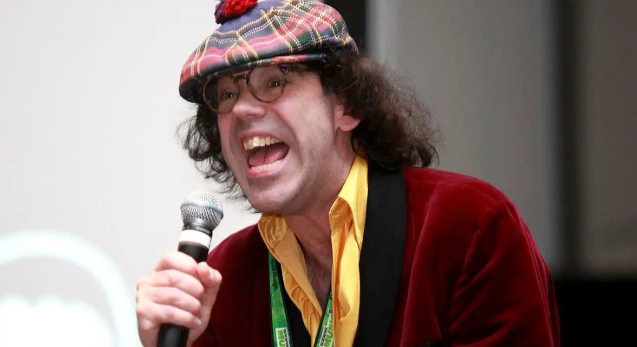 Nardwuar Net Worth, Bio, Wiki, Education, Age, Height, Personal life