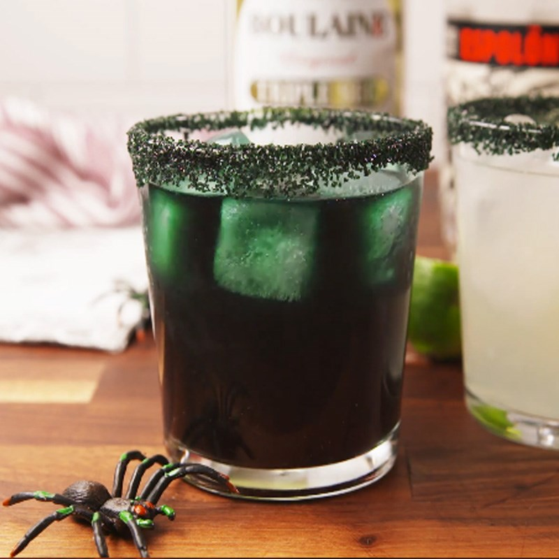 Halloween-Cocktail-Recipes-4