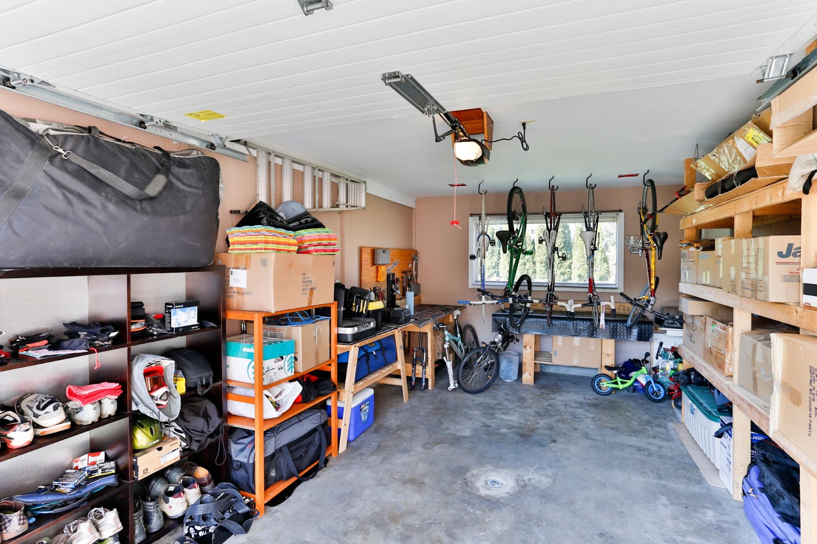 Hanging bikes in online garage