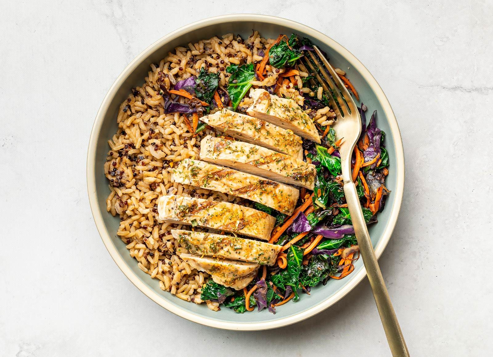 Garlicky Grilled Chicken Rainbow Rice Bowl | Hungryroot