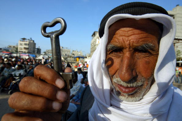 يرفض أغلبية اللاجئين مشاريع إعادة توطين الفلسطينيين التي تُطرح بين الفينة والأخرى (Getty)