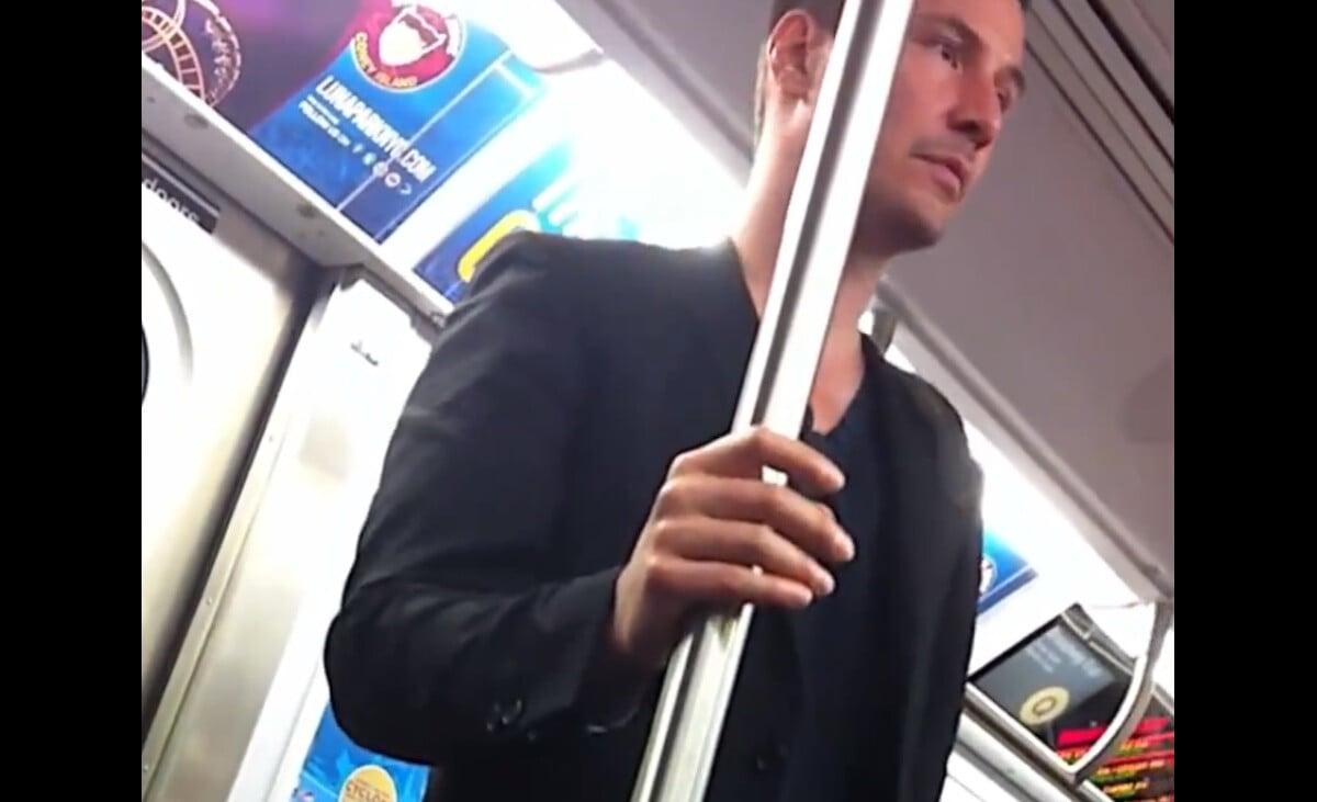 Keanu Reeves, de 'Constantine', anda de metrô nos EUA e cede lugar para  mulher - Purepeople
