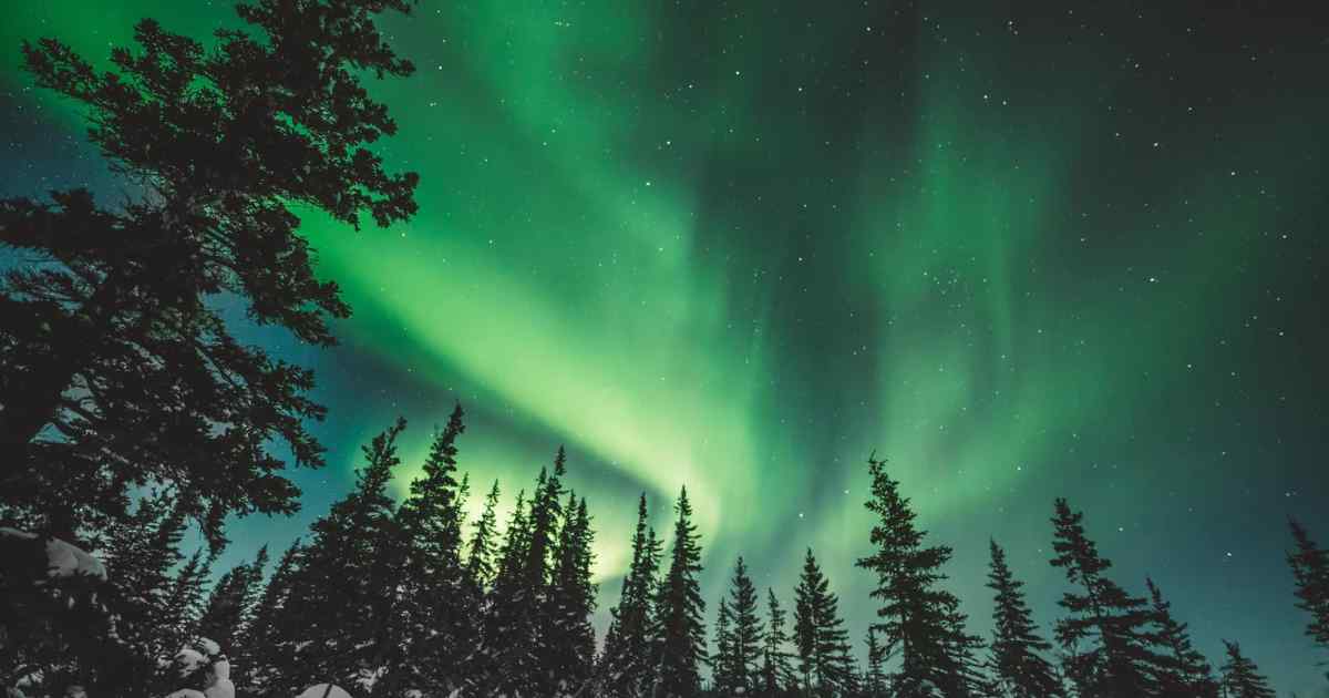 The Aurora Borealis: Enchanting Northern Lights + Discovering the Top 10 Natural Wonders of the World