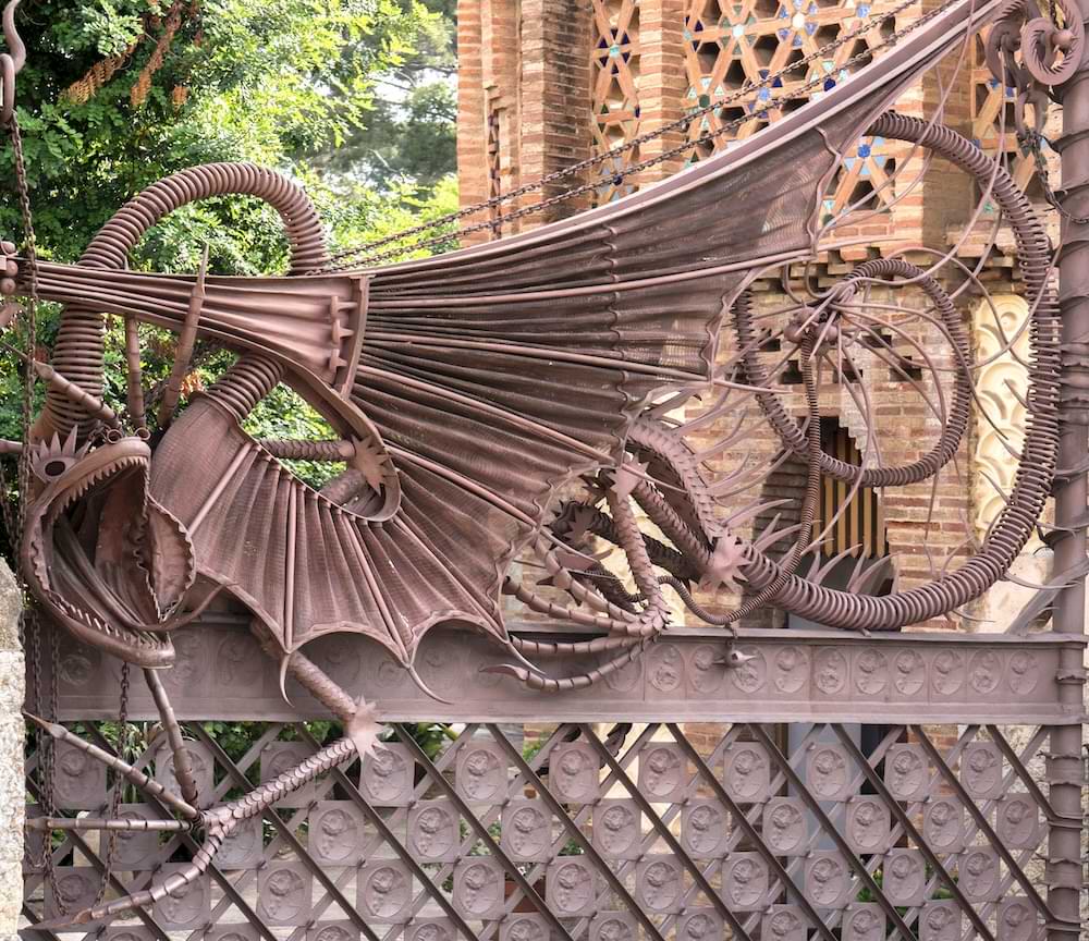The dragon gate at the Güell Pavilions