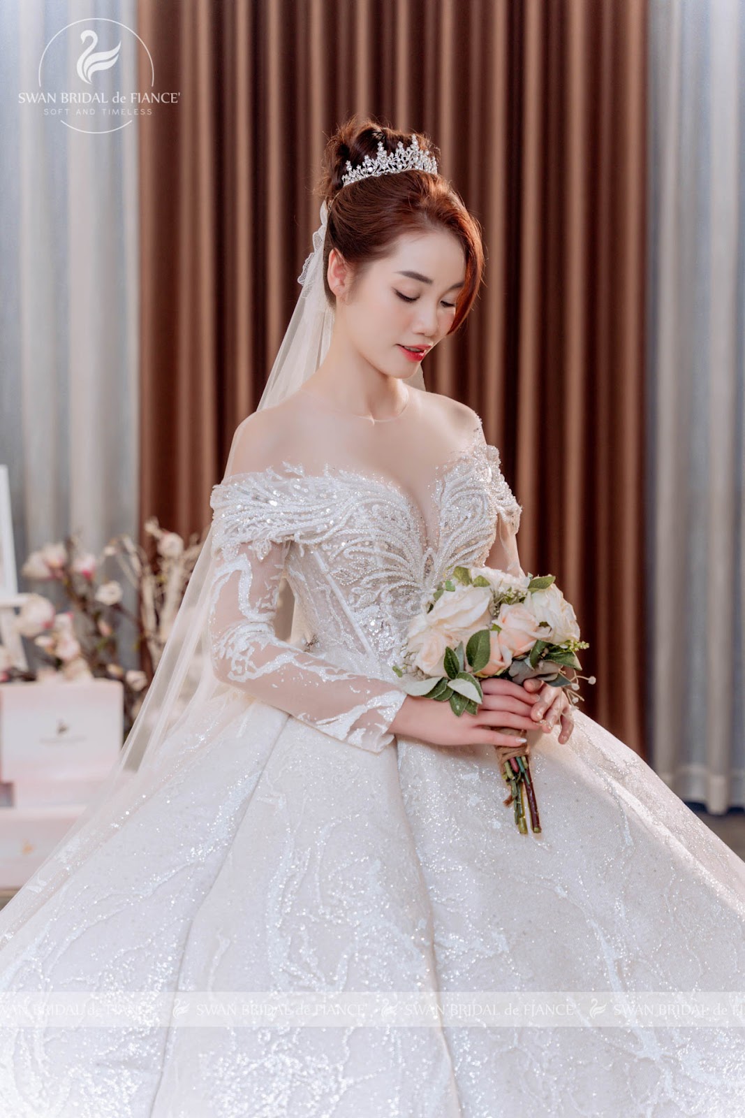 Váy cưới Hàn Quốc kiểu trễ vai, nhẹ nhàng mà tinh tế